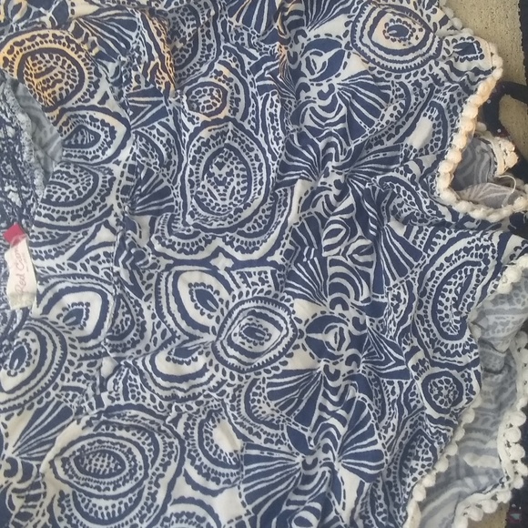 4 pairs of small flowy shorts - Picture 5 of 5